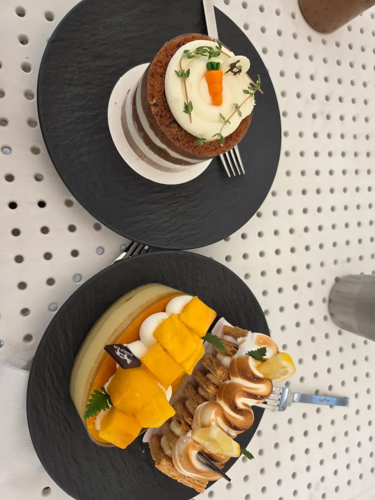 당근 케이크와 망고 케이크