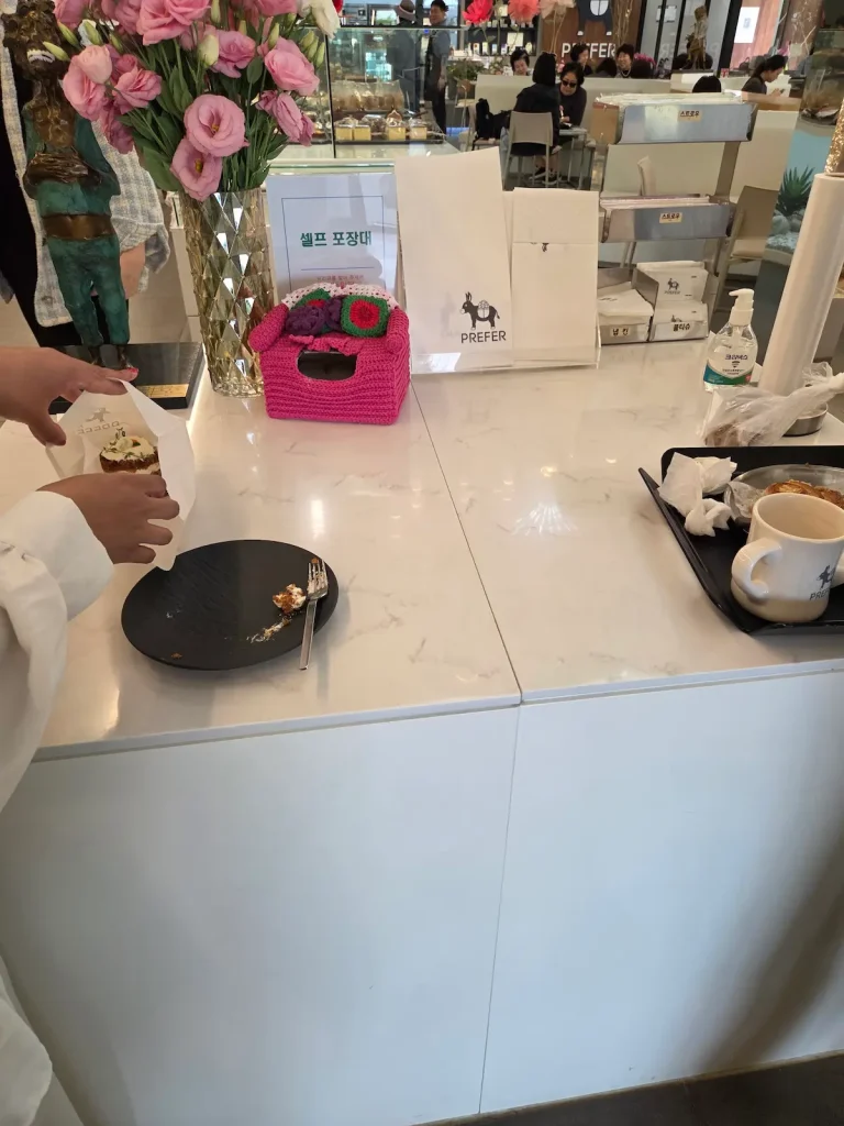 남은 빵 셀프 포장대