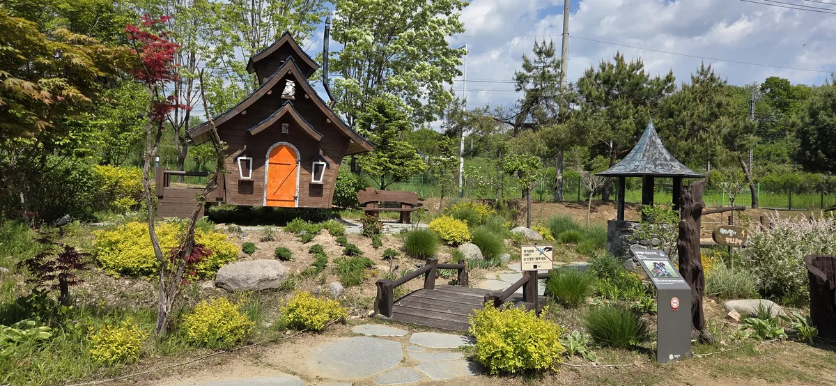 Adorable Tinkerbell-themed house at Uiwang Rail Park