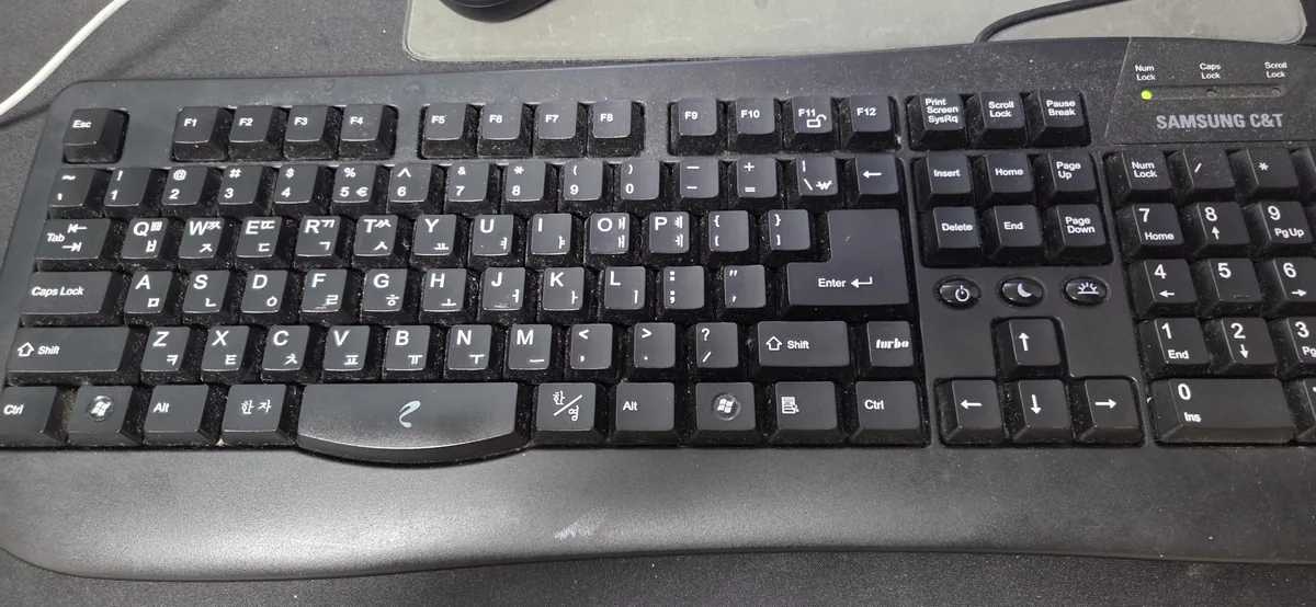 Samsung keyboard with Korean Hangul characters printed on keys
